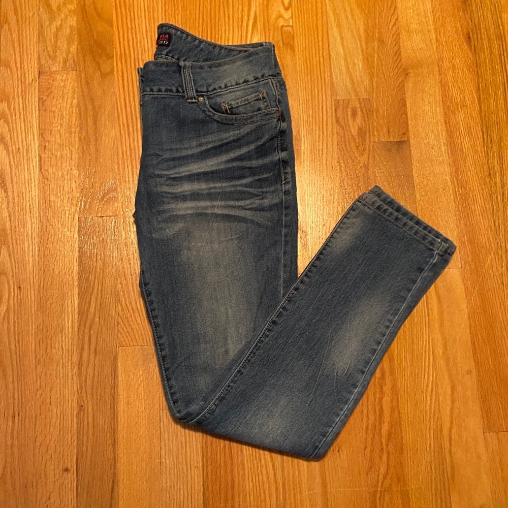 Low rise curvy skinny distressed jeans